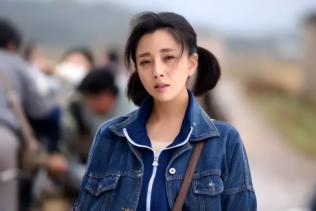 前夫入狱10年，与李金羽无疾而终，“水蜜桃”殷桃如今怎样了？