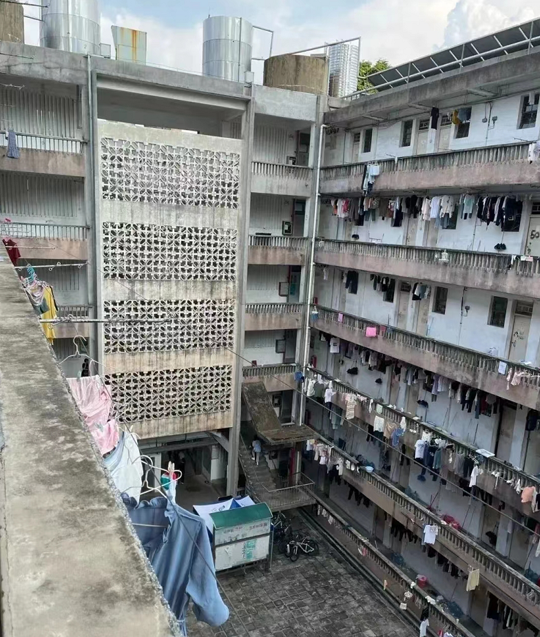 为了迎接新生，各大院校晒研究生宿舍环境，仿佛挣扎在贫困线上