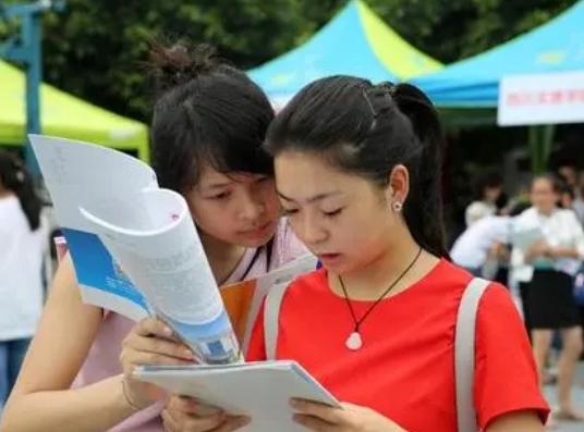 高考生注意，这两所高校同属于211，名字一样，实力差距却不小