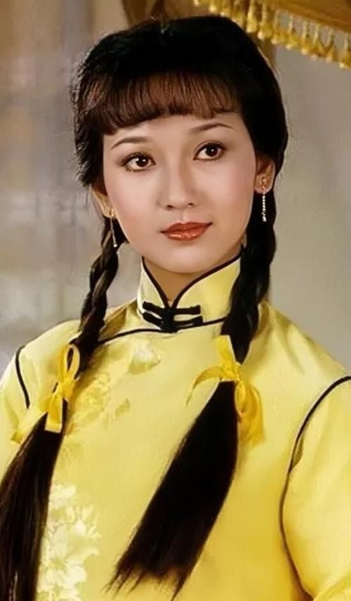 《上海滩》42年过去，演员差距大，男二66像36岁，2位老戏骨离世