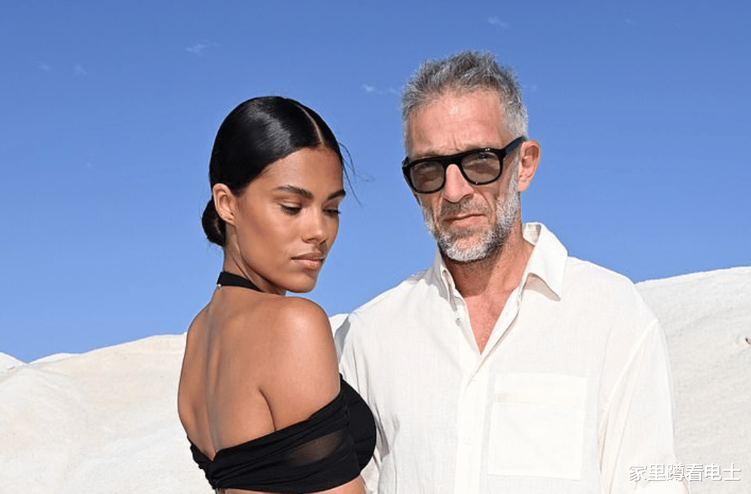 48岁贝嫂衣品不如C罗女友，时装秀比美，被老戏骨的25岁娇妻艳压