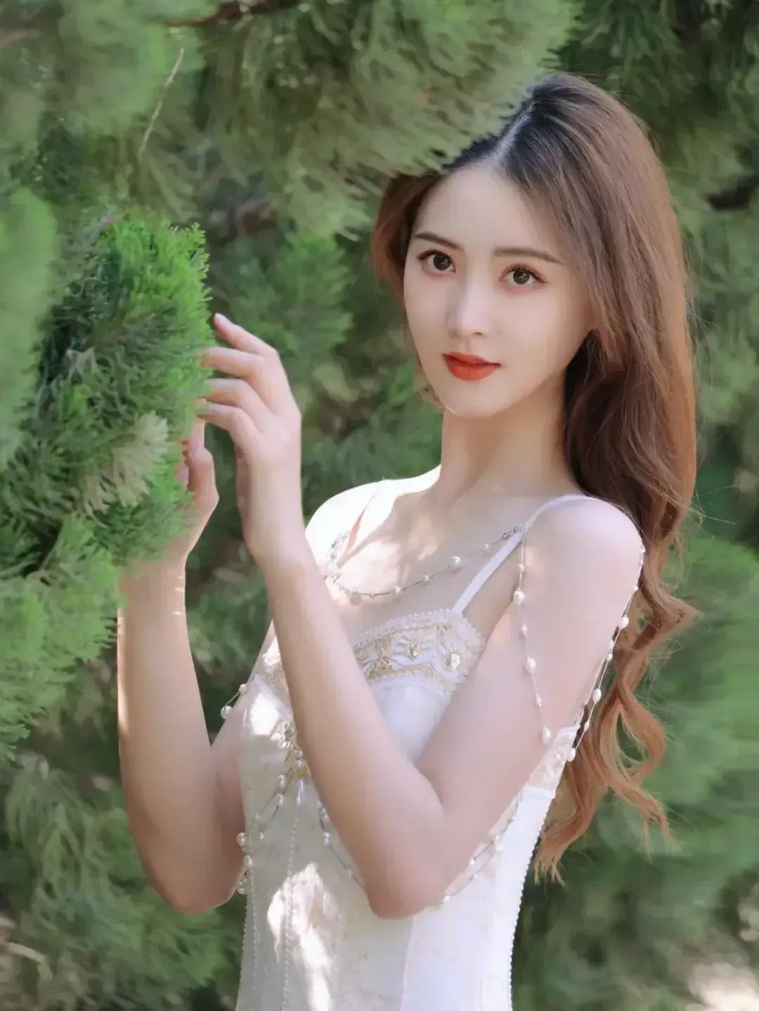 最美主持人李丹儿