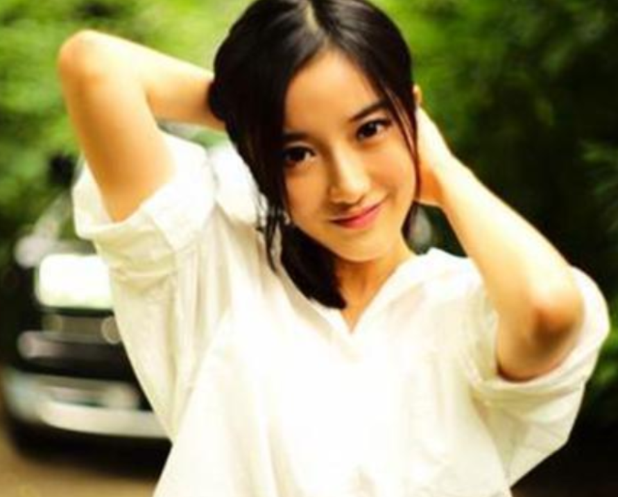 清华大学校花“双料第一”，颜值和才华均在线，不输“奶茶妹妹”