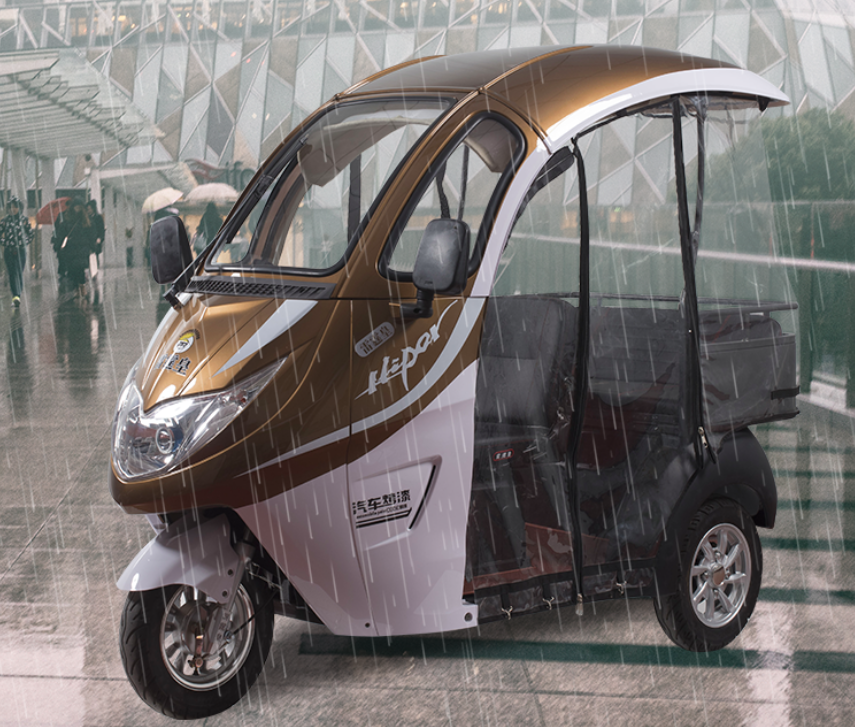 这2款电动三轮车空间大,能坐3人,最高续航100km,还能遮风挡雨