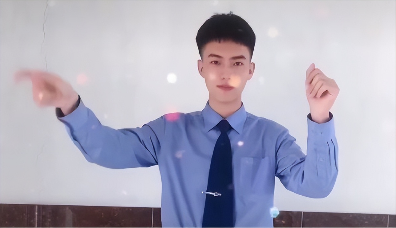 中国人民公安大学校草火了，外形硬朗帅气，果然帅的都上交国家了