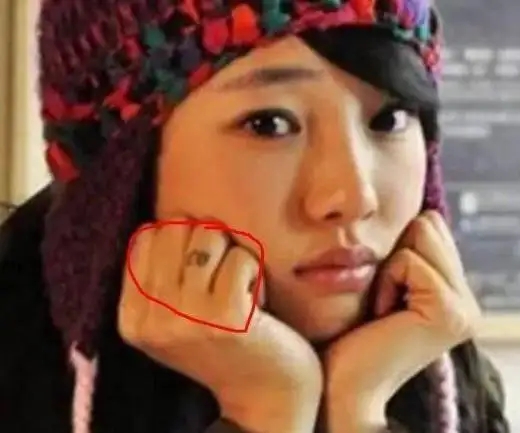 具俊晔为大s在手上纹戒指网友调侃上一个这么做的明星已经离婚