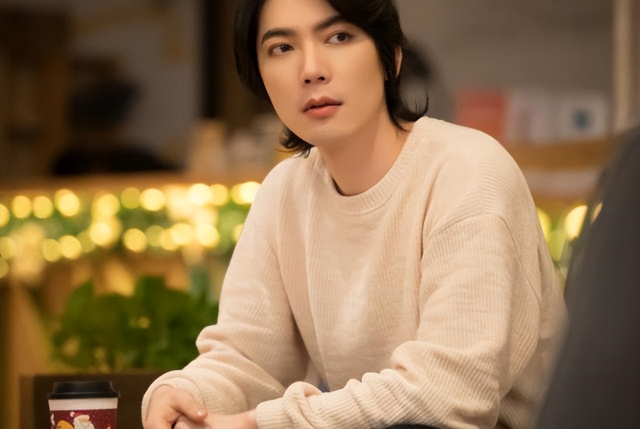 简弘亦官宣老婆怀二胎，大方公布预产期，一家“四”口同框好幸福