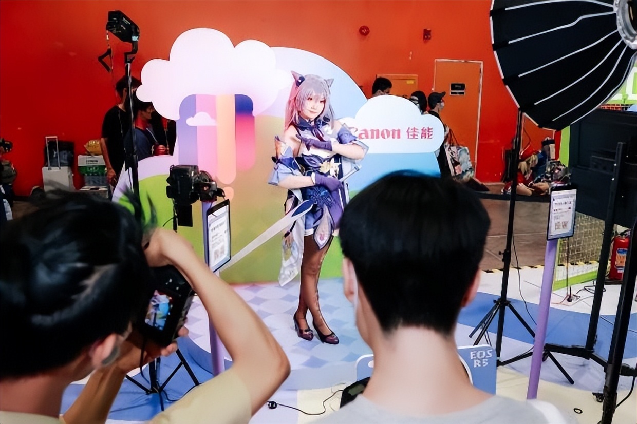 ���ƴ�Ԫ�ڣ�������ө��涯����Ϸ���껪�����ഺ�˳�