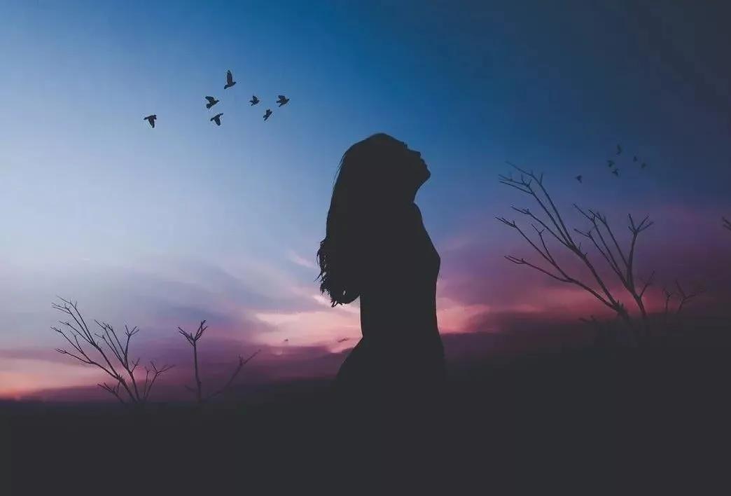 长大后才发现难忘的事不一定是快乐的，很可能充满了无奈