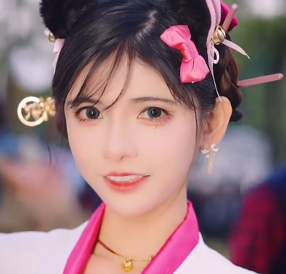 狗头萝莉放弃COSER？转行做起了美妆博主！-哪边嗨