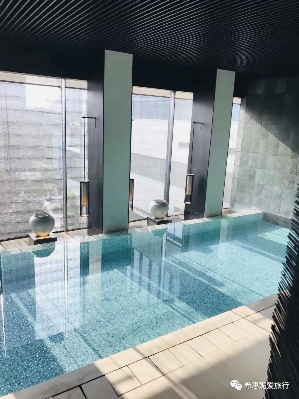 睡他们时，请不要错过他们家的泳池