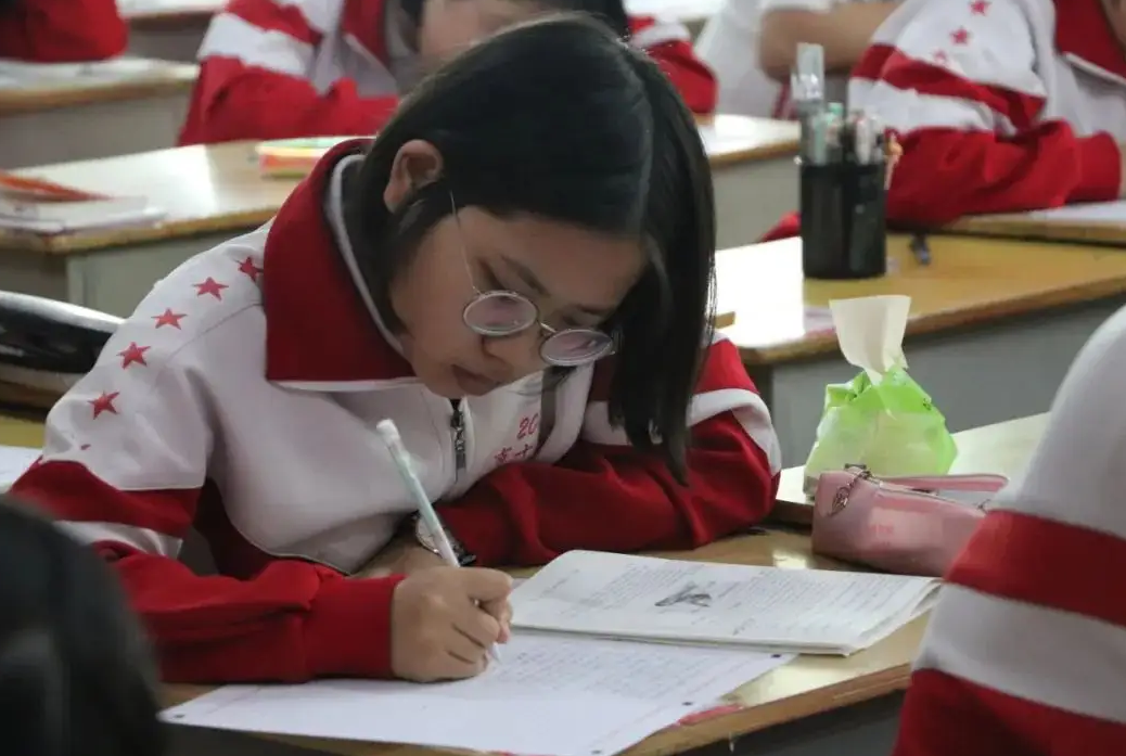 毕业后才幡然醒悟，同样是大专学历，为何高考与单招的差距这么大