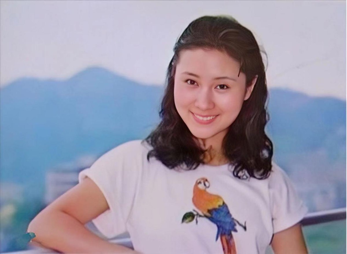 《少林寺》走红后，李连杰成了功夫巨星，牧羊女丁岚去哪里了？