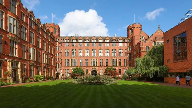 盘点2022-2023英国研究生学费涨得最狠的10所大学