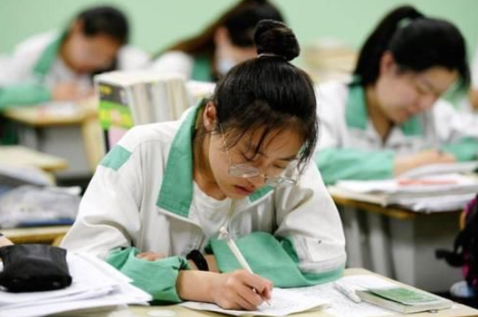 湖南少年放弃保送清华，直言要享受高考的过程，最终到底考了几分