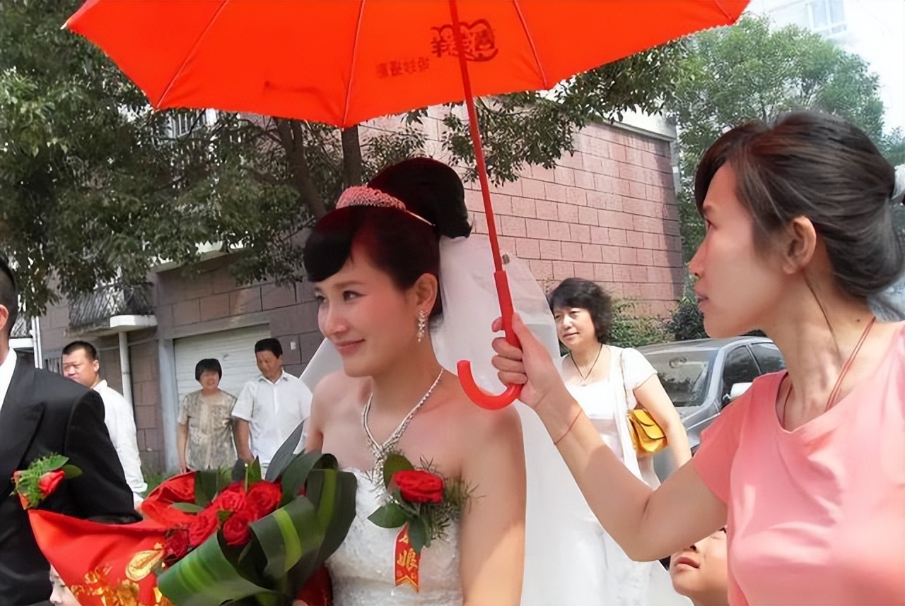 演员潘雨辰，失败的婚姻让我终身难忘，和女儿相依为命很幸福