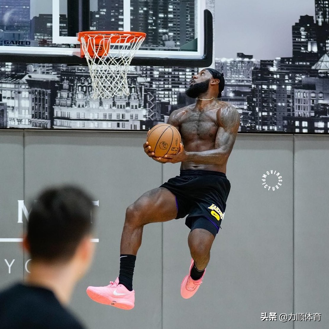 勒布朗\x20詹姆斯(勒布朗詹姆斯首次亮相 Nike LeBron 20)