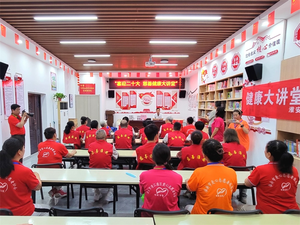 七彩夏日 播洒真情