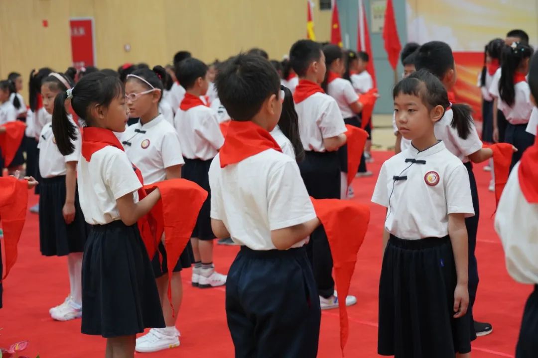 成都高新区朝阳小学举行2021级第一批新队员入队仪式