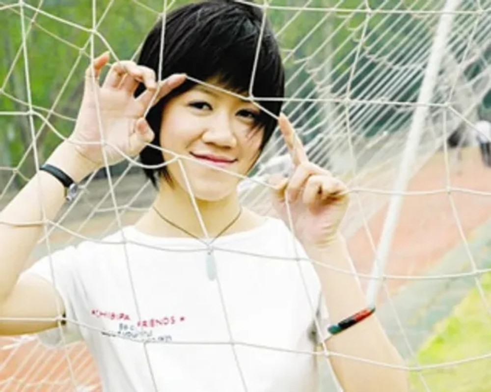 高考763分考上武大，背着瘫痪父亲上学的黄来女，后来怎么样了？