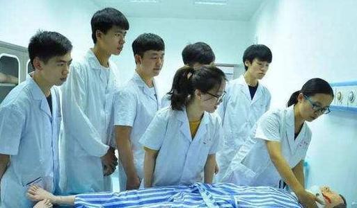 有所性价比高的医学院，毕业不愁找不到工作，高考中等生的福利