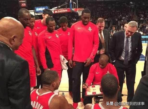 为什么不当nba教练(某些NBA球员不是教练却胜似教练，咋不直接当主教练呢)