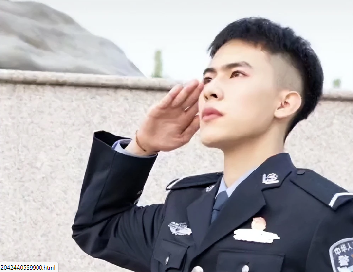 公安大学校草走红，撞脸“王一博”，网友：拼搏百天我要上公大