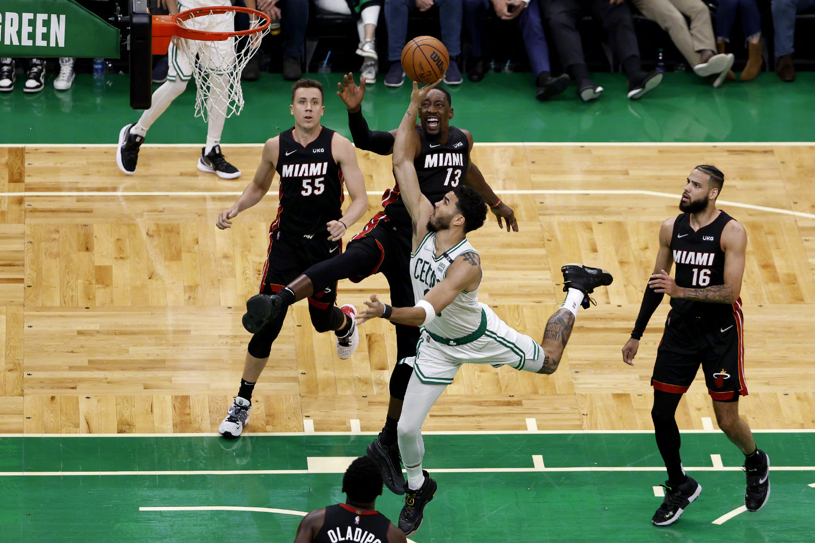 nba为什么有东西决赛(东决4场全打花，勇士才是罪魁祸首？小球毁了联盟，三分毁了对抗)