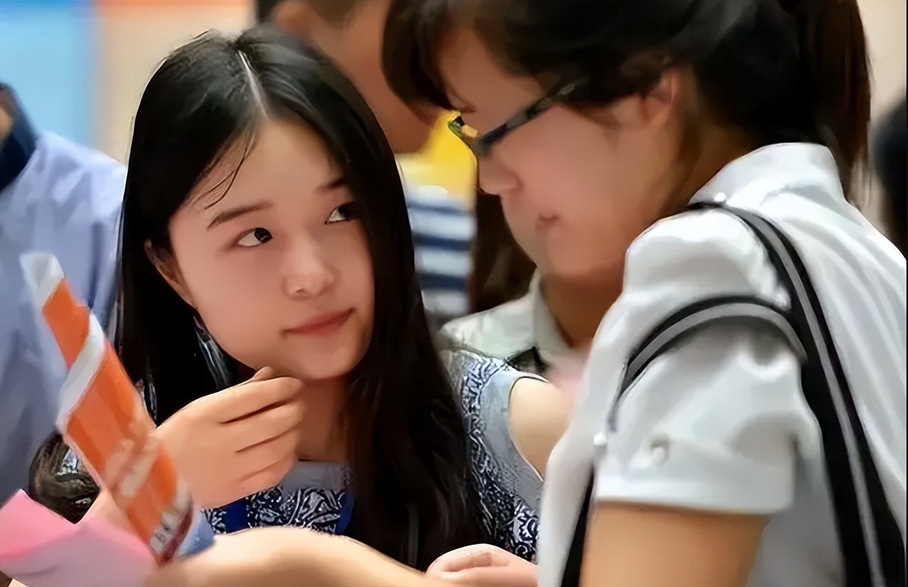 女生比较“吃香”的4个专业，好就业收入也不低，家有女儿可留意