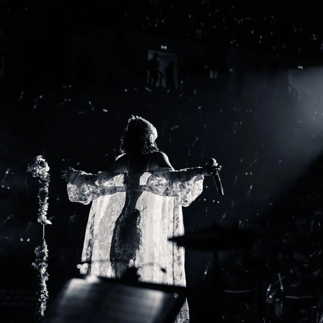 35岁歌手官宣三胎！巅峰期闪婚嫁初恋，神仙爱情感动网友：要幸福