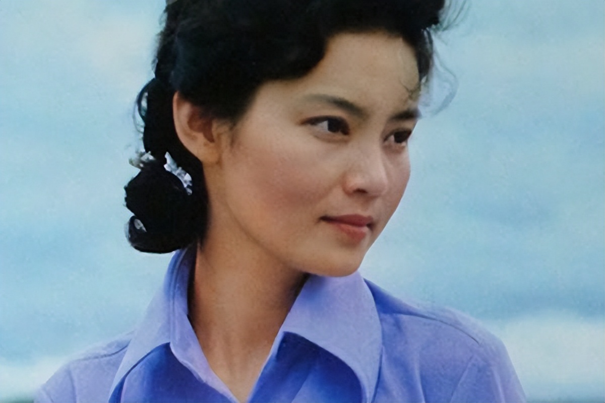 潘虹：离婚36年依旧单身，一生无儿无女，60岁以后有了烦心事