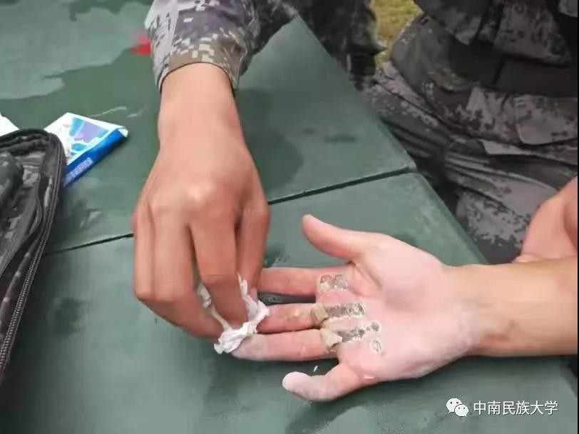 服役武警、驻守边境！湖北这4位大学生如今退役复学，就读于同所高校