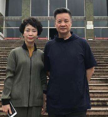 阎维文:陪妻子抗癌32年,女婿背景太强大,如今三代人幸福无比