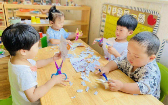 幼儿园里的兴趣班有必要报吗？智慧的家长会略过这3种，纯浪费钱