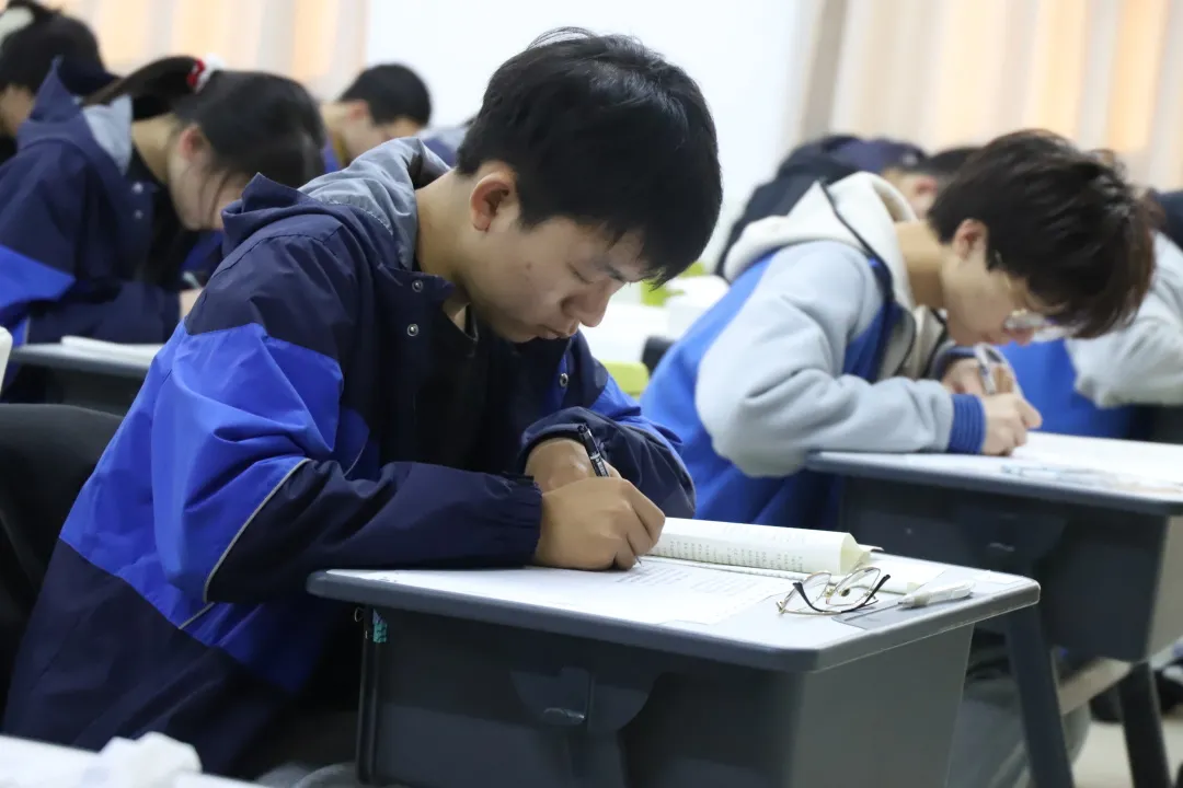 策马扬鞭，只争朝夕 | 恒德学子迎来期末考试