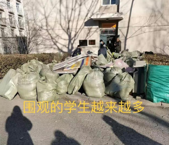 天津某高校征用学生宿舍，清理过程却像“丢垃圾”，教室不能用？
