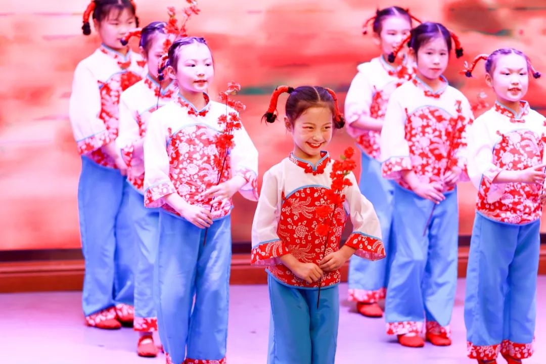 华阳实验小学举行“童星耀五月·艺术绽花开”群舞比赛（续）