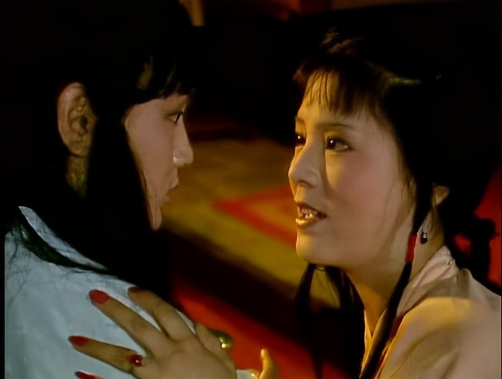 贾宝玉第一次"干人事"要找袭人,为何?看袭人做了什么动作