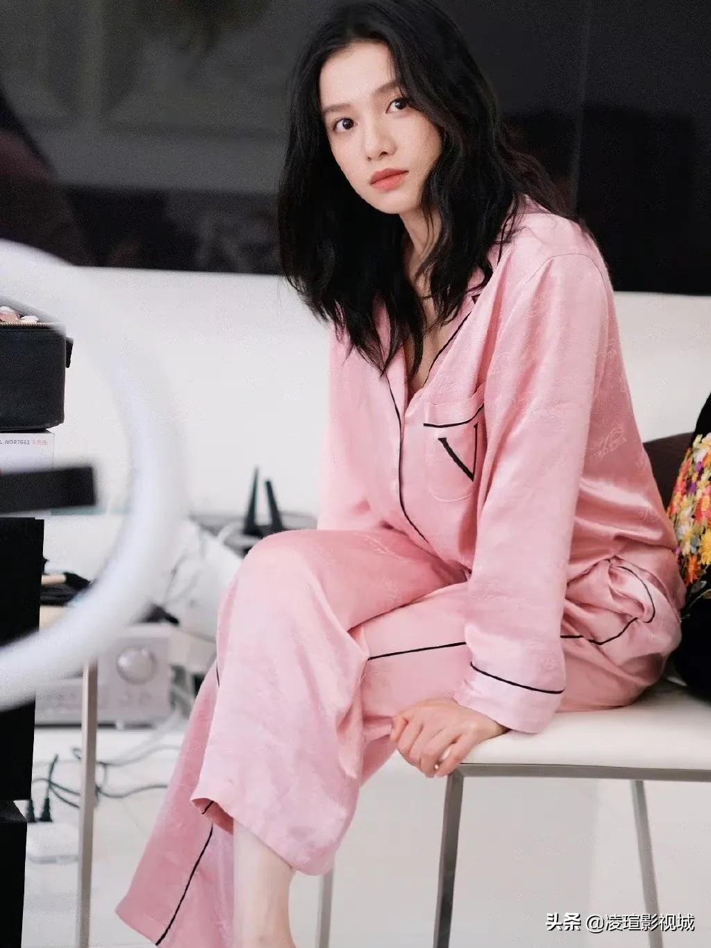 明星壁纸图片分享：张婧仪（1）