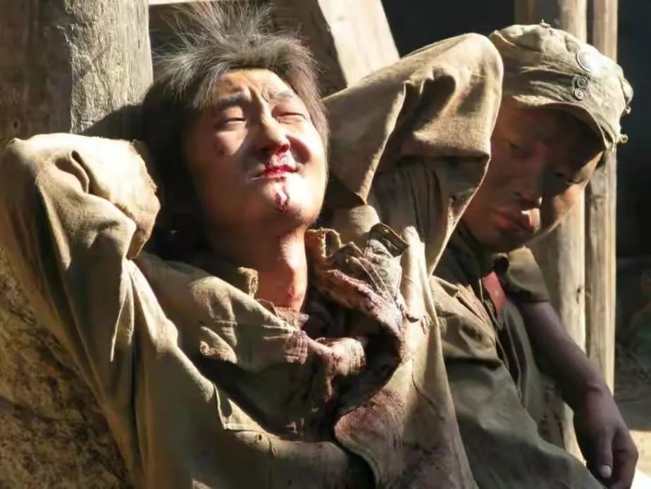 要钱没钱，要貌没貌！7位丑男演员娶的老婆，一个比一个漂亮