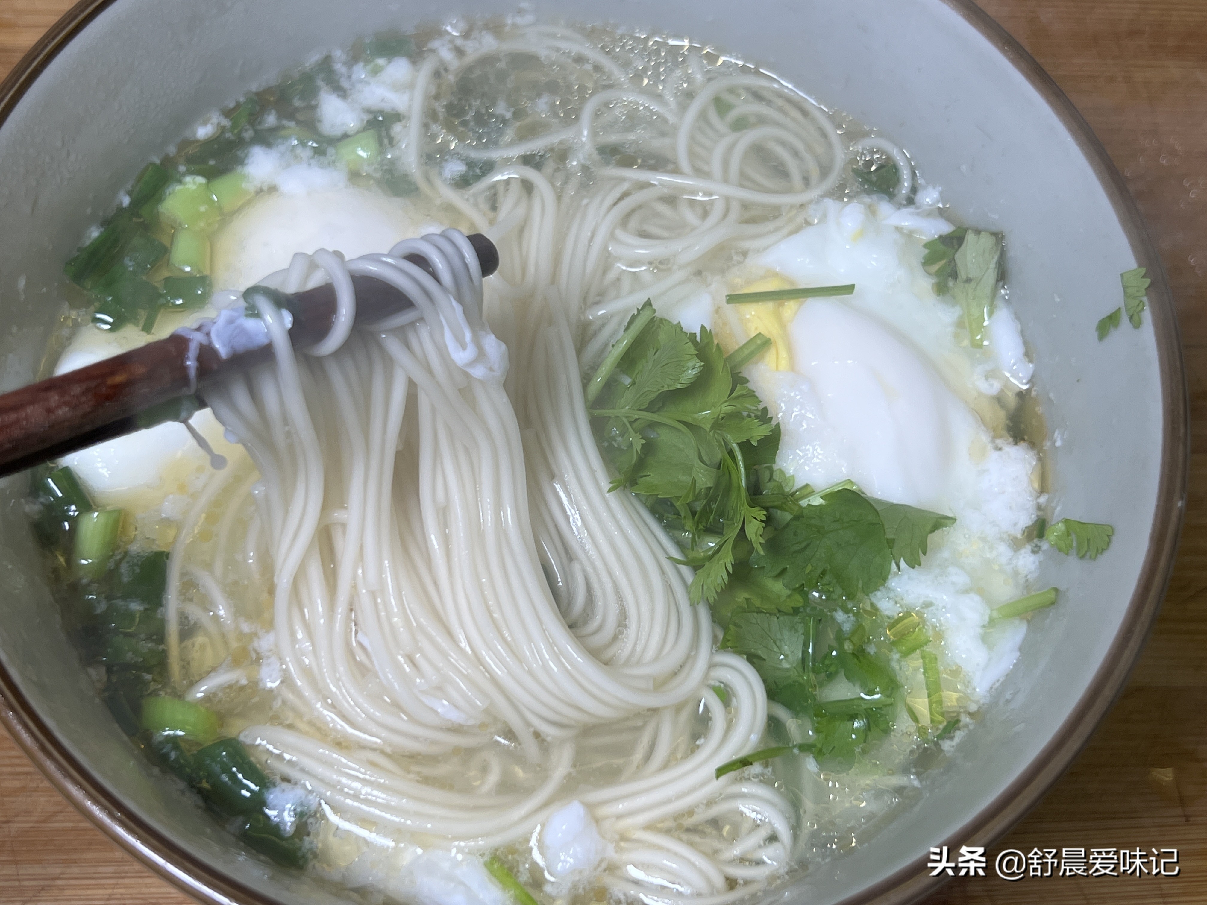 一把挂面,俩鸡蛋,做美味鸡蛋挂面汤,汤鲜味美,清淡可口不油腻