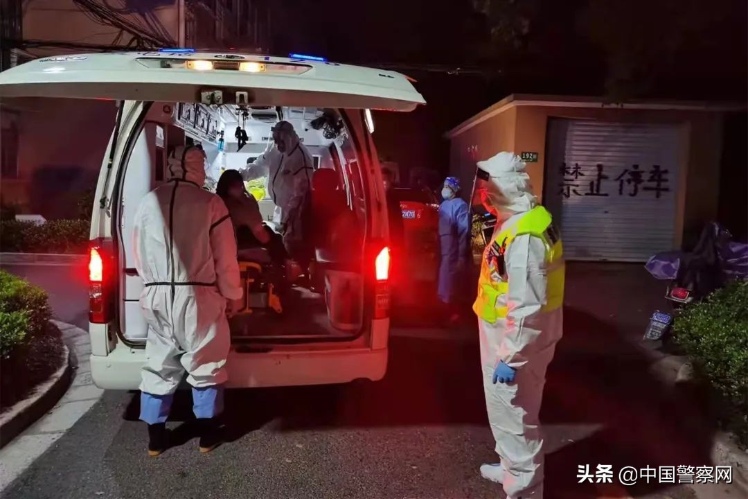 【疫情當前 警察不退】上海閔行紀王派出所民警幫助臨盆孕婦送醫