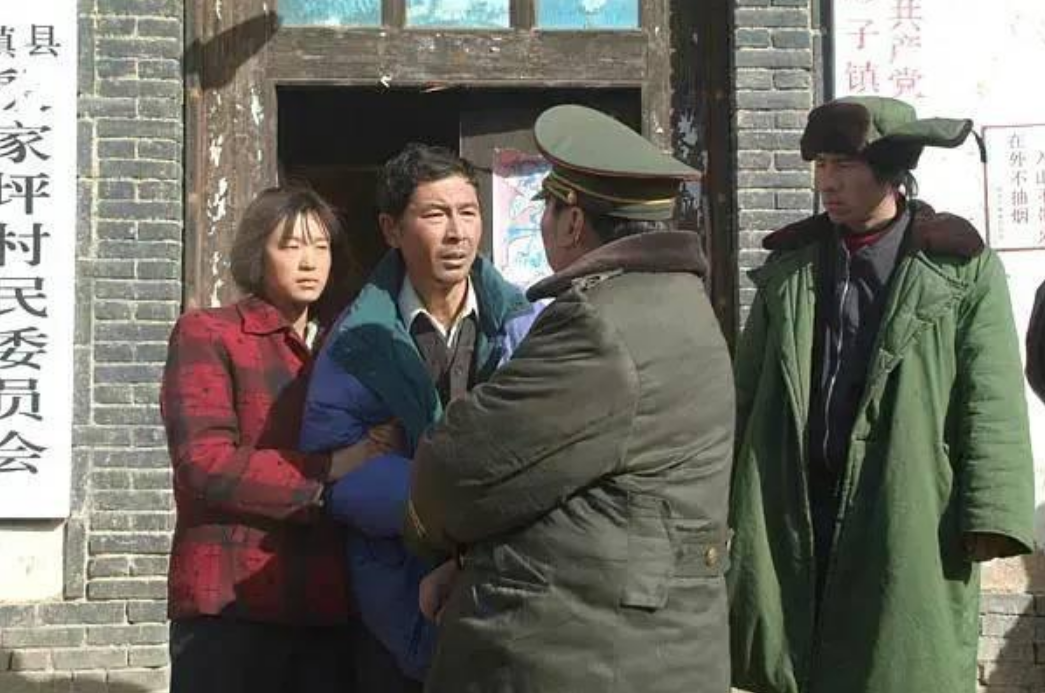 18岁女大学生杨咏：被拐卖到深山，赤身被锁成生子机器，让人泪目