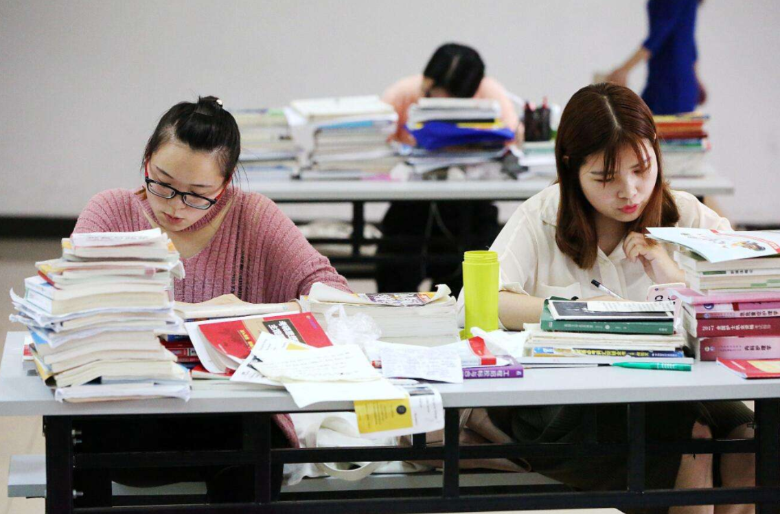 研究生导师谈考研现状，直言宁愿要成绩差的应届生，也不要二战生