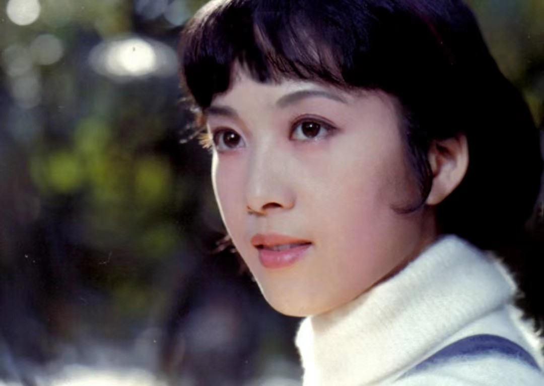 红极一时却突然“消失”的15位明星：林芳兵险毁容，利智为爱息影