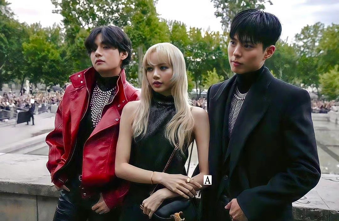 韩星出席时装周：泫雅男友辣眼，权志龙有“姨味”，朴宝剑头发油