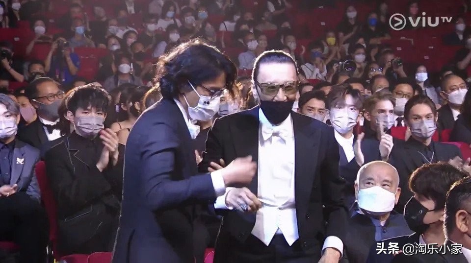 林家栋悉心照顾谢贤获网友大赞，好人事迹回顾哭别夏萍最令人心痛