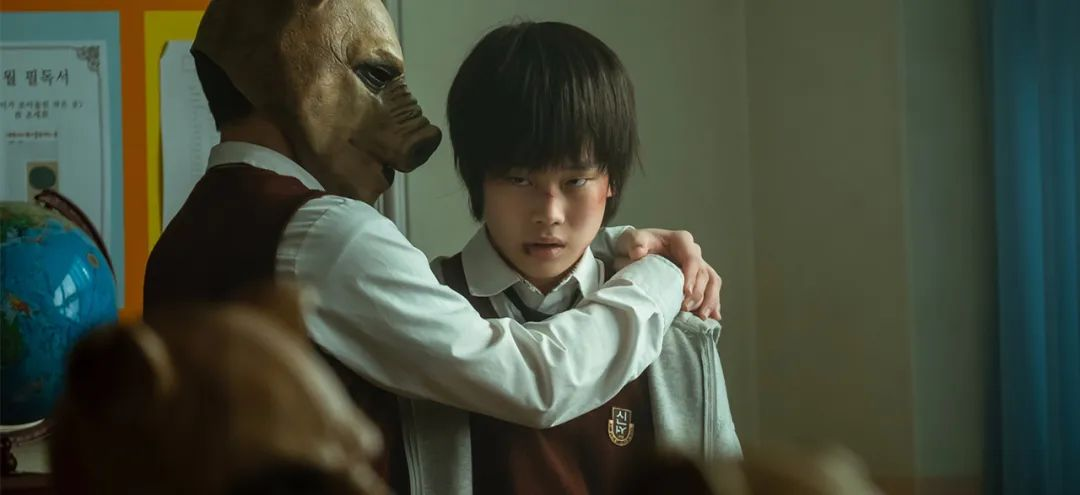 豆瓣8.8分都嫌低，饱受霸凌的少年撑起整部剧，不忍看第二遍