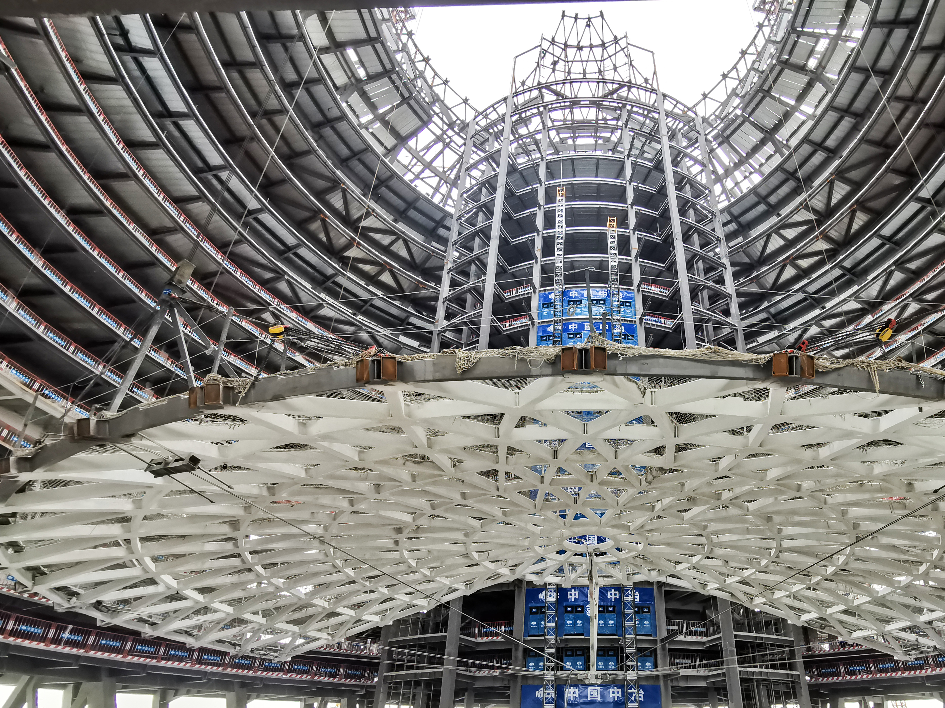 湖州南浔：全球最大球体建筑顺利完成钢结构穹顶提升