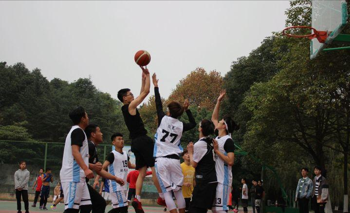 2011年高三学生与富二代发生摩擦，被砍身亡，对方母亲：我有钱